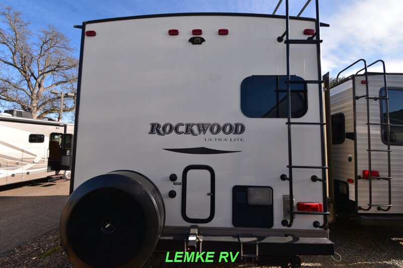 2016 Forest River Rockwood Ultra Lite 2304DS   - Photo 9 - Rocklin, CA 95677