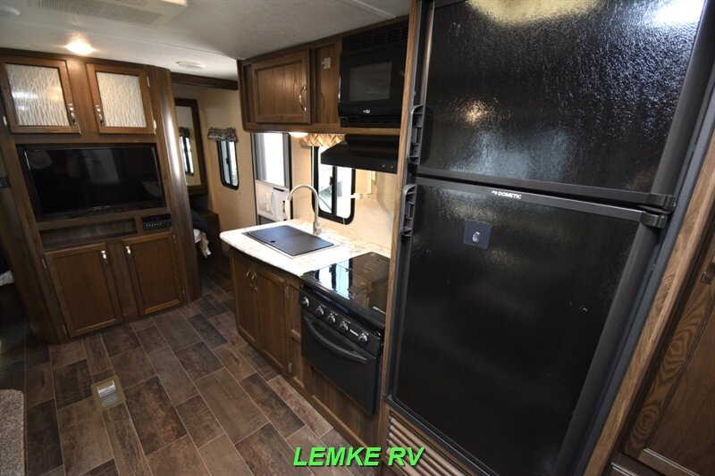 2019 Keystone Bullet Ultra Lite 243BHSWE   - Photo 13 - Rocklin, CA 95677