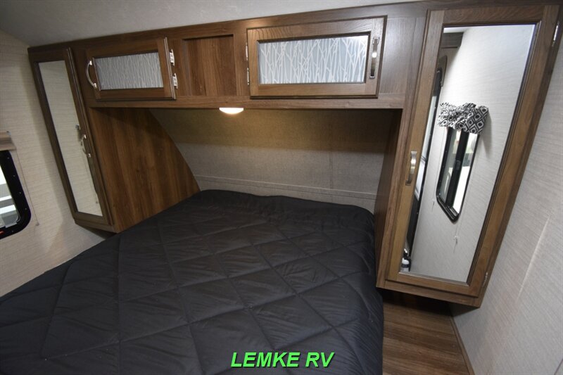 2019 Keystone Bullet Ultra Lite 243BHSWE   - Photo 21 - Rocklin, CA 95677