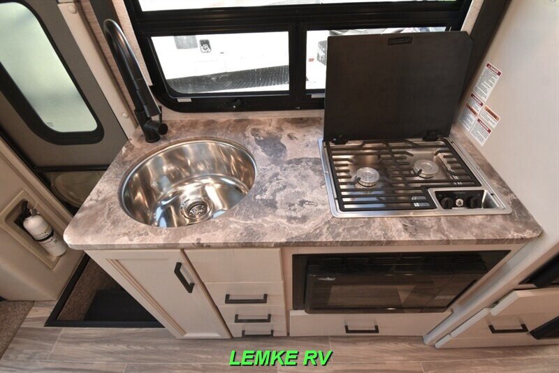 2022 Thor Gemini 23TW   - Photo 14 - Rocklin, CA 95677