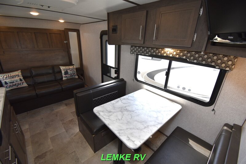 2021 Dutchmen Coleman Light LX 2125BH   - Photo 12 - Rocklin, CA 95677