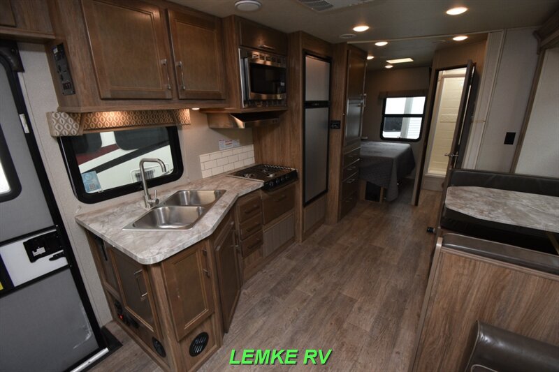 2018 Entegra Coach Odyssey 26D   - Photo 14 - Rocklin, CA 95677