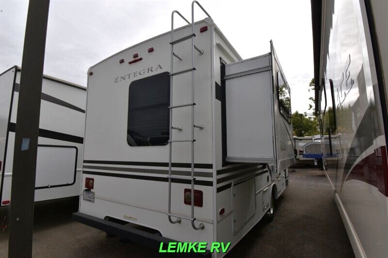 2018 Entegra Coach Odyssey 26D   - Photo 8 - Rocklin, CA 95677