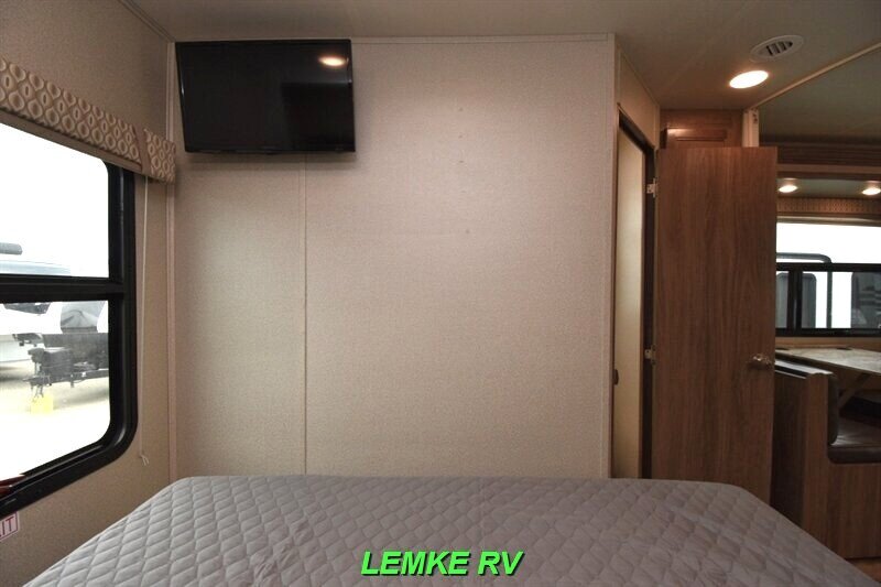 2018 Entegra Coach Odyssey 26D   - Photo 19 - Rocklin, CA 95677