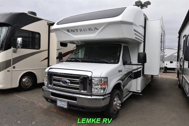 2018 Entegra Coach Odyssey 26D   - Photo 6 - Rocklin, CA 95677