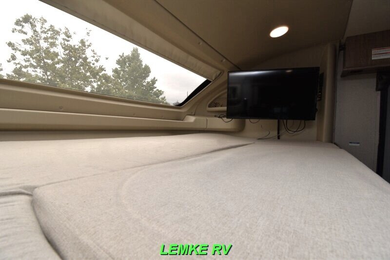 2018 Entegra Coach Odyssey 26D   - Photo 16 - Rocklin, CA 95677