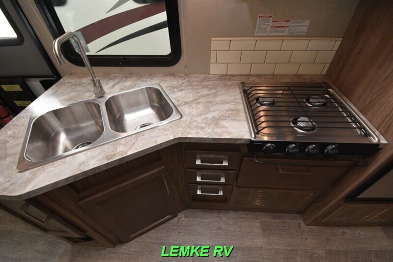 2018 Entegra Coach Odyssey 26D   - Photo 13 - Rocklin, CA 95677