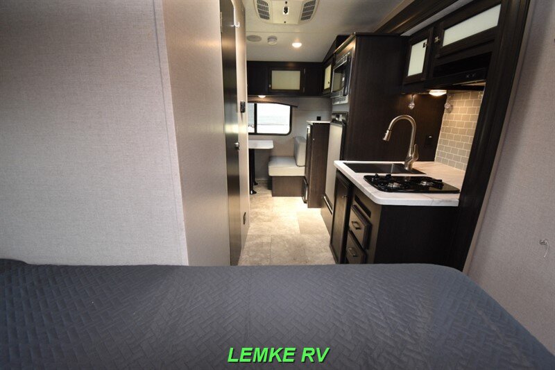 2018 Venture RV Sonic Lite SL169VRD   - Photo 23 - Rocklin, CA 95677