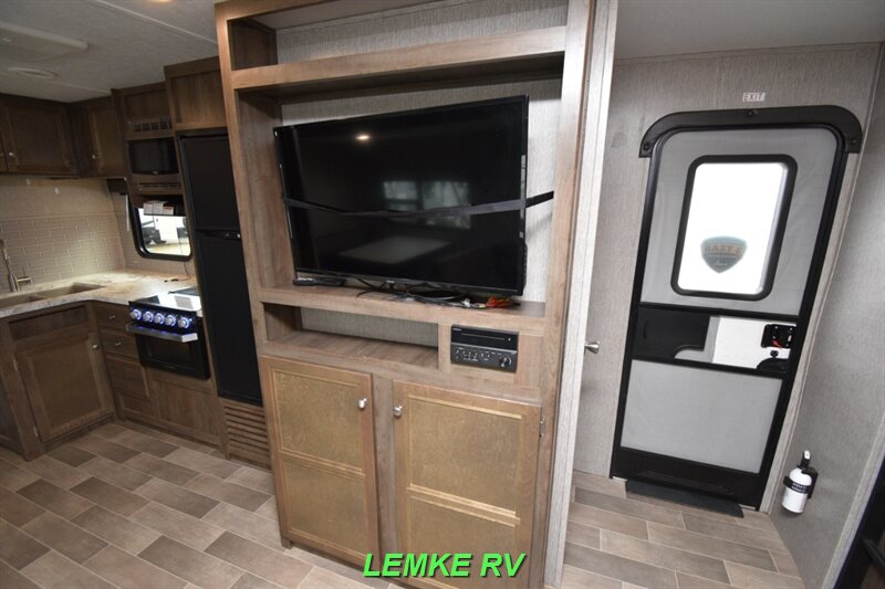 2020 Dutchmen Coleman Lantern 285BH   - Photo 23 - Rocklin, CA 95677