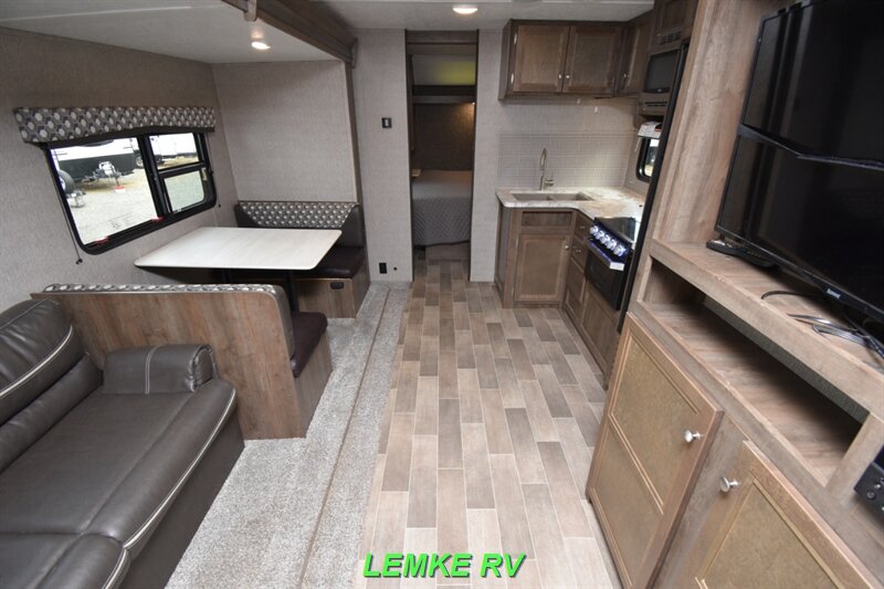 2020 Dutchmen Coleman Lantern 285BH   - Photo 5 - Rocklin, CA 95677