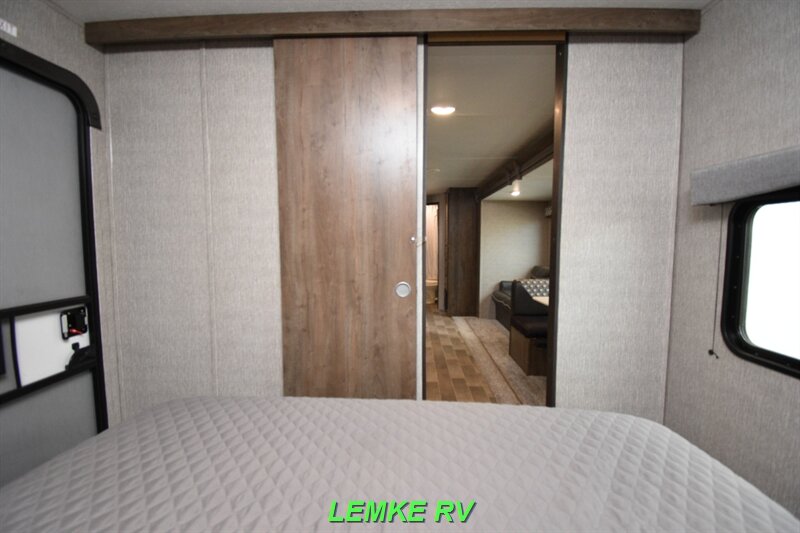 2020 Dutchmen Coleman Lantern 285BH   - Photo 19 - Rocklin, CA 95677