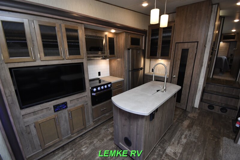 2020 Forest River Sabre 270RL   - Photo 14 - Rocklin, CA 95677