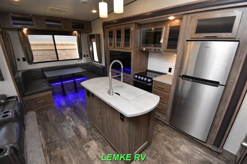 2020 Forest River Sabre 270RL   - Photo 10 - Rocklin, CA 95677