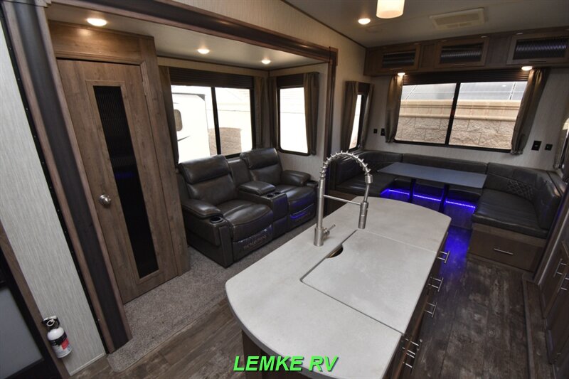 2020 Forest River Sabre 270RL   - Photo 13 - Rocklin, CA 95677