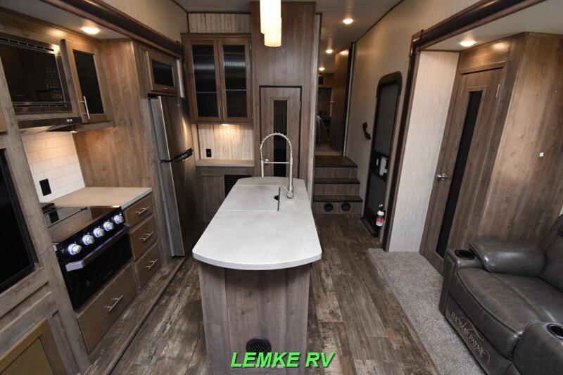 2020 Forest River Sabre 270RL   - Photo 5 - Rocklin, CA 95677