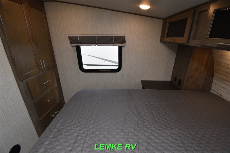 2020 Forest River Sabre 270RL   - Photo 16 - Rocklin, CA 95677