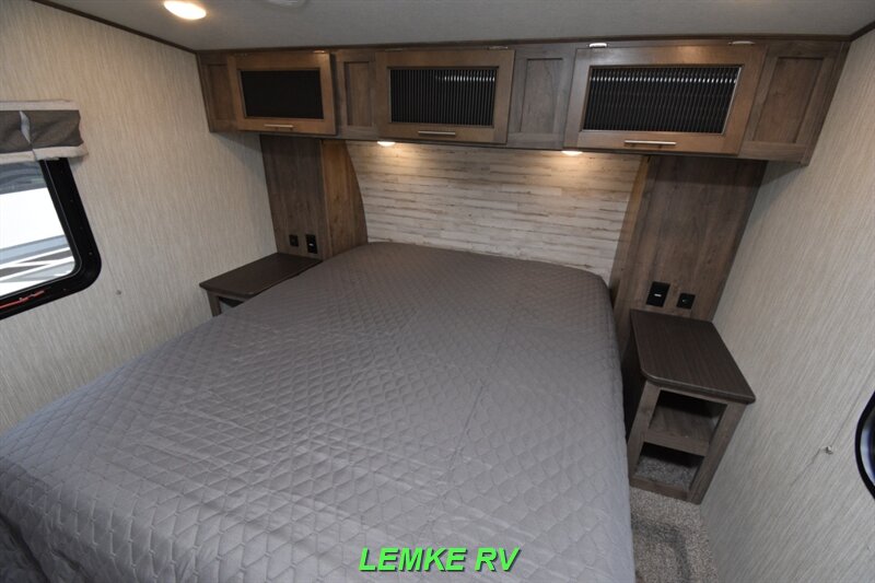 2020 Forest River Sabre 270RL   - Photo 15 - Rocklin, CA 95677