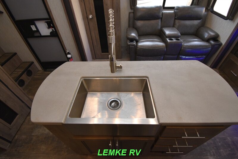 2020 Forest River Sabre 270RL   - Photo 23 - Rocklin, CA 95677