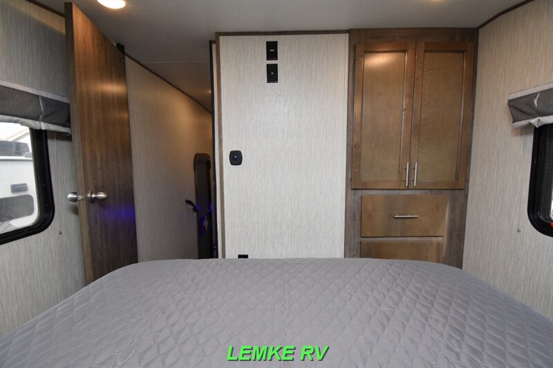 2020 Forest River Sabre 270RL   - Photo 17 - Rocklin, CA 95677