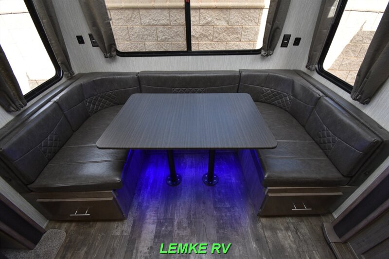 2020 Forest River Sabre 270RL   - Photo 12 - Rocklin, CA 95677