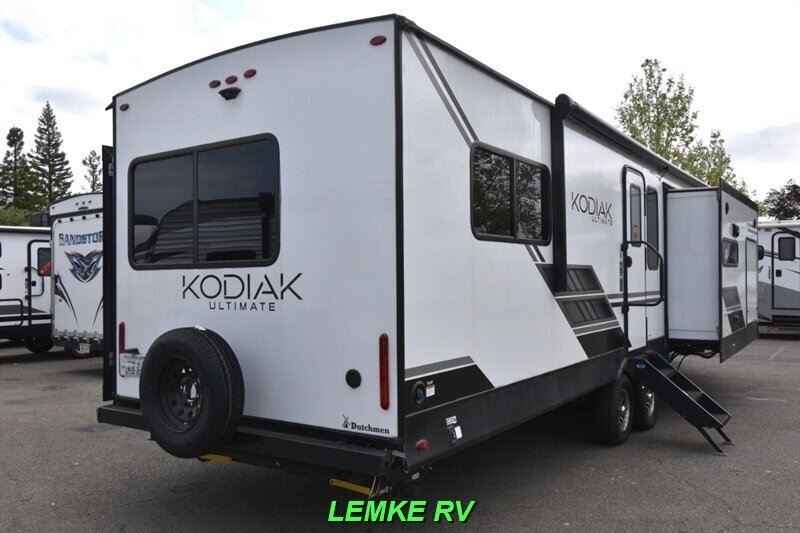 2021 Dutchmen Kodiak Ultimate 3371FLSL   - Photo 9 - Rocklin, CA 95677