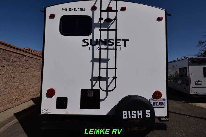2021 CrossRoads RV Sunset Trail Super Lite SS272BH   - Photo 9 - Rocklin, CA 95677