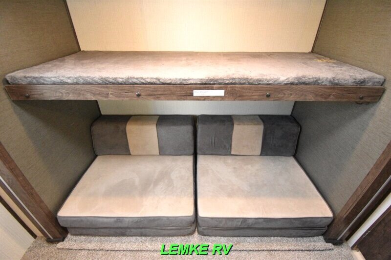 2020 Cruiser RV Radiance 32BH   - Photo 14 - Rocklin, CA 95677