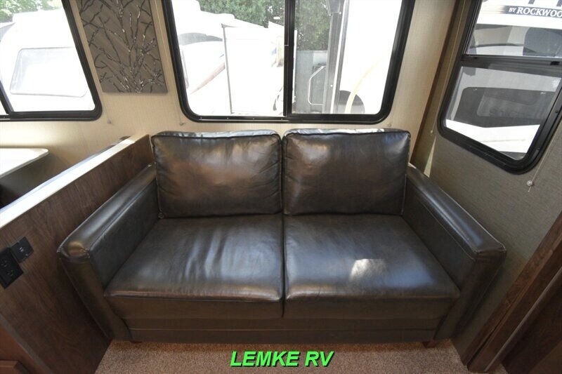 2020 Cruiser RV Radiance 32BH   - Photo 26 - Rocklin, CA 95677