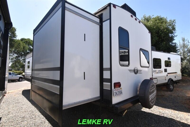 2020 Cruiser RV Radiance 32BH   - Photo 7 - Rocklin, CA 95677