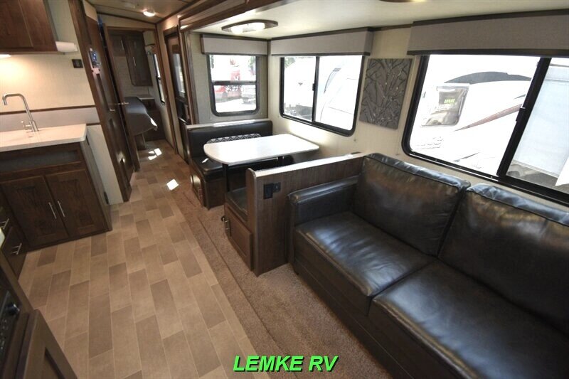 2020 Cruiser RV Radiance 32BH   - Photo 22 - Rocklin, CA 95677