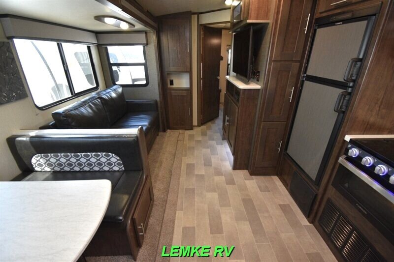 2020 Cruiser RV Radiance 32BH   - Photo 2 - Rocklin, CA 95677