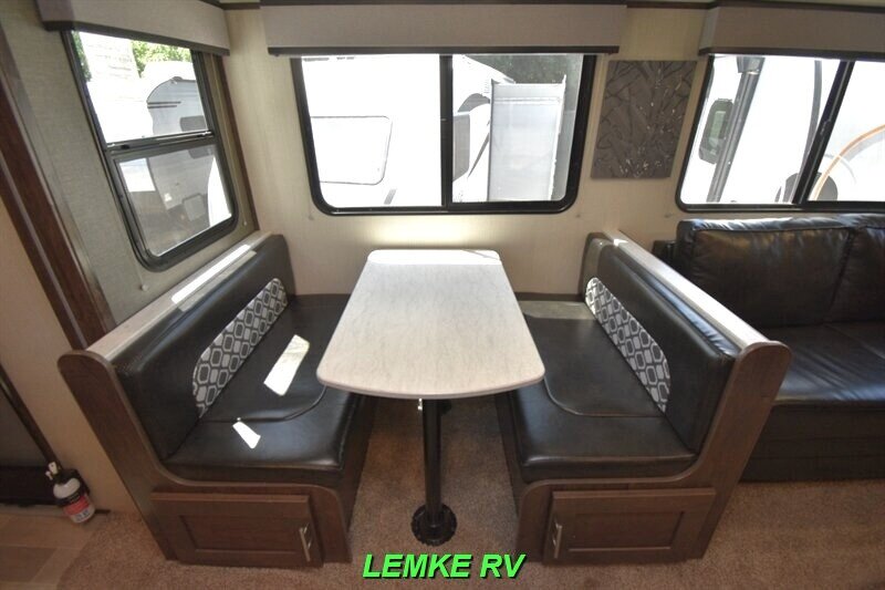 2020 Cruiser RV Radiance 32BH   - Photo 25 - Rocklin, CA 95677