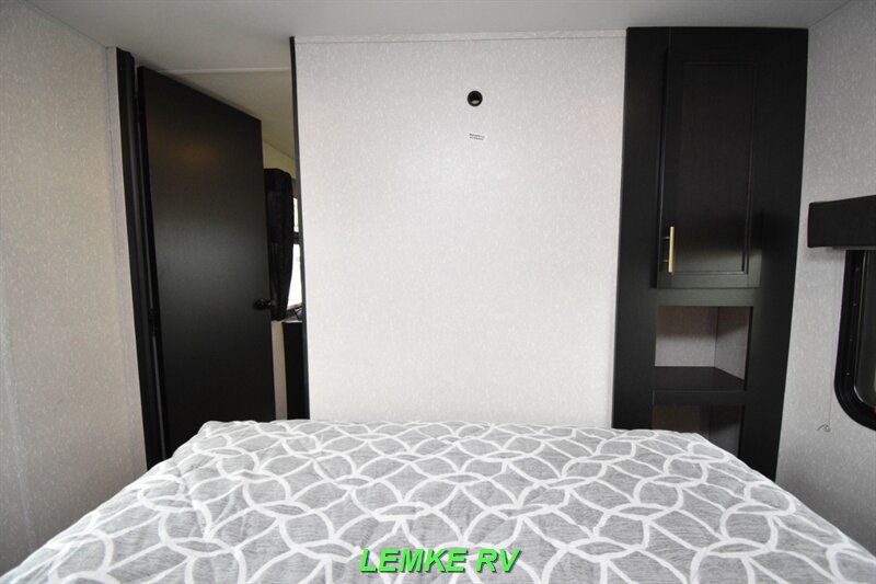 2022 Forest River Cherokee 274BRBBL   - Photo 19 - Rocklin, CA 95677