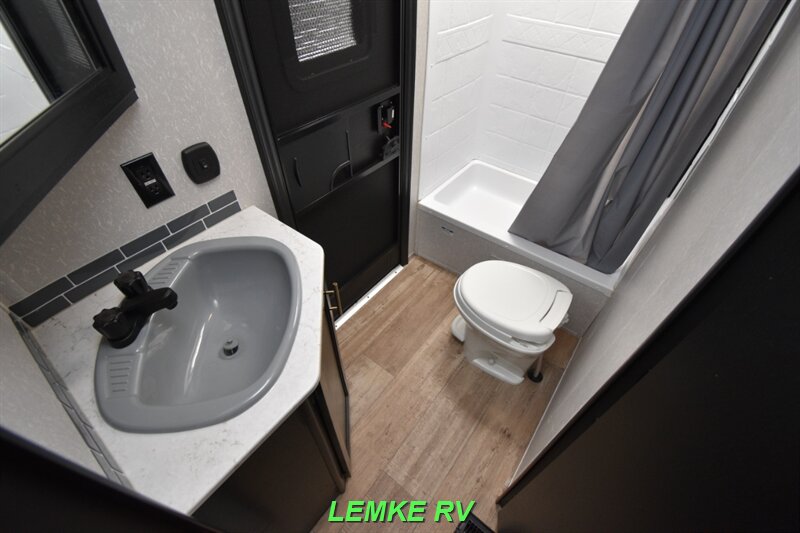 2022 Forest River Cherokee 274BRBBL   - Photo 20 - Rocklin, CA 95677