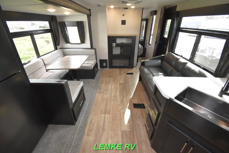 2022 Forest River Cherokee 274BRBBL   - Photo 5 - Rocklin, CA 95677