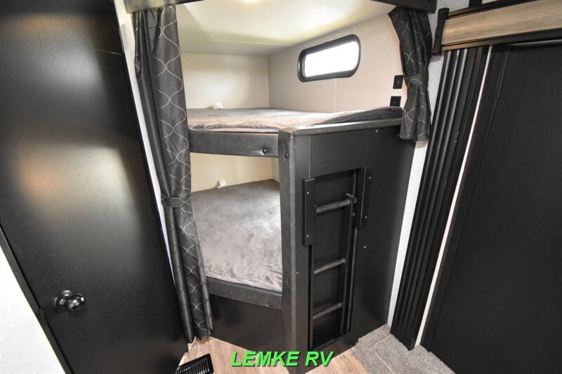 2022 Forest River Cherokee 274BRBBL   - Photo 14 - Rocklin, CA 95677