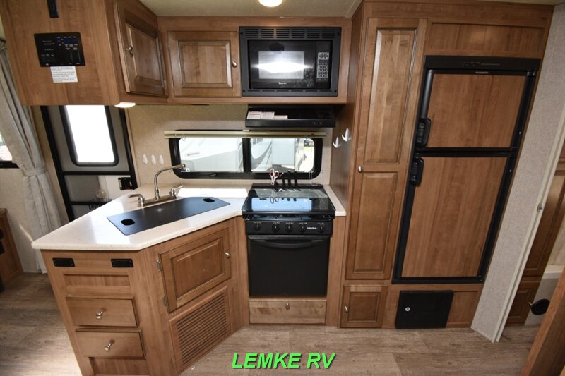 2018 Forest River Rockwood Mini Lite 2504S   - Photo 14 - Rocklin, CA 95677