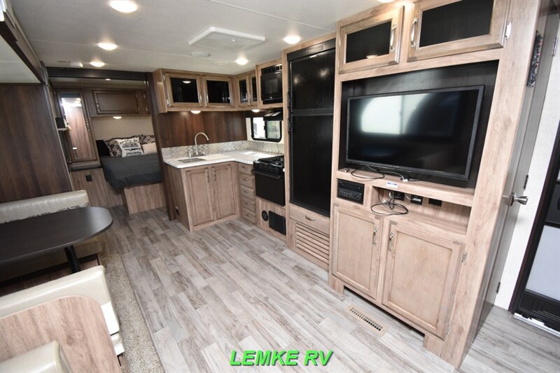 2019 Jayco Jay Feather 25RB   - Photo 12 - Rocklin, CA 95677