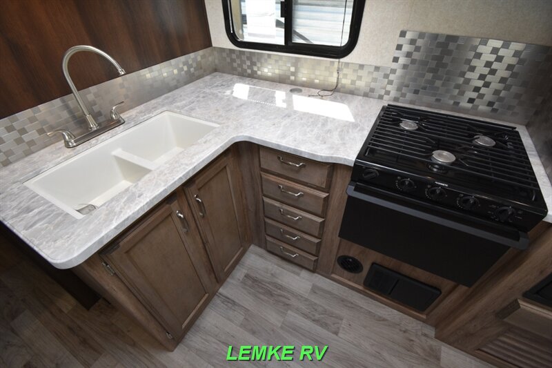 2019 Jayco Jay Feather 25RB   - Photo 24 - Rocklin, CA 95677