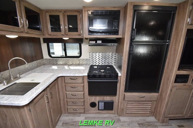 2019 Jayco Jay Feather 25RB   - Photo 15 - Rocklin, CA 95677