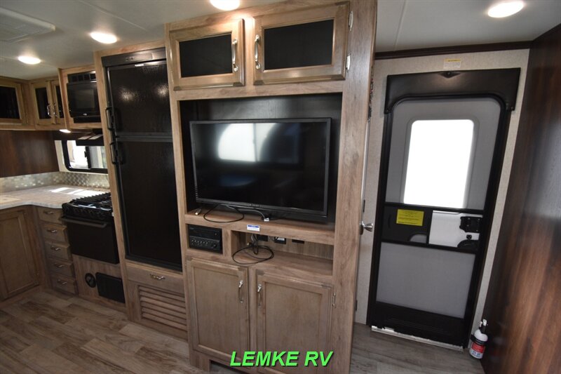 2019 Jayco Jay Feather 25RB   - Photo 16 - Rocklin, CA 95677