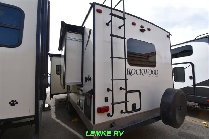 2016 Forest River Rockwood Ultra Lite 2608WS   - Photo 8 - Rocklin, CA 95677