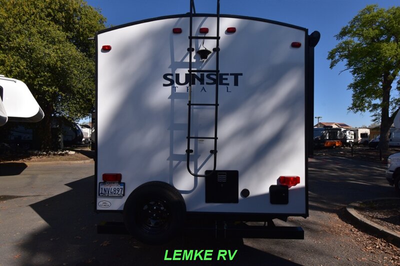 2022 CrossRoads RV Sunset Trail Super Lite SS242BH   - Photo 8 - Rocklin, CA 95677