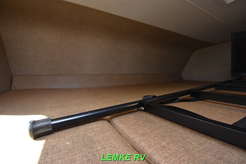 2017 Coachmen Leprechaun 310BH   - Photo 25 - Rocklin, CA 95677