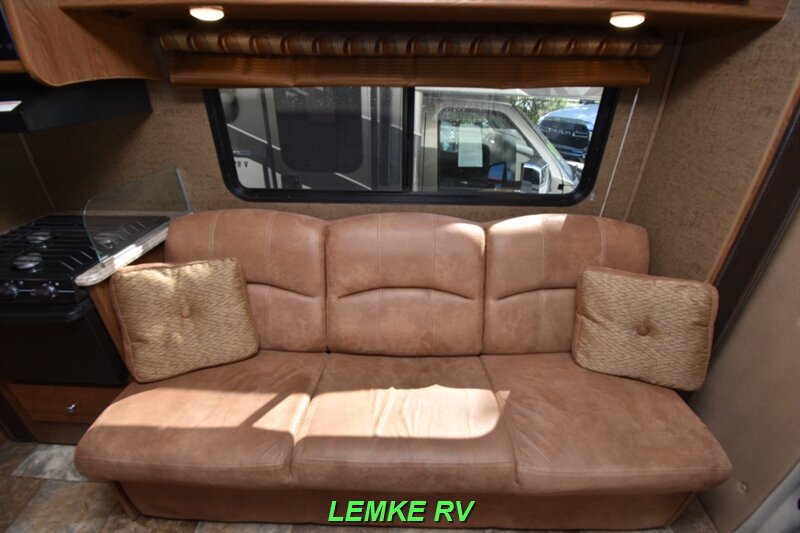 2017 Coachmen Leprechaun 310BH   - Photo 22 - Rocklin, CA 95677