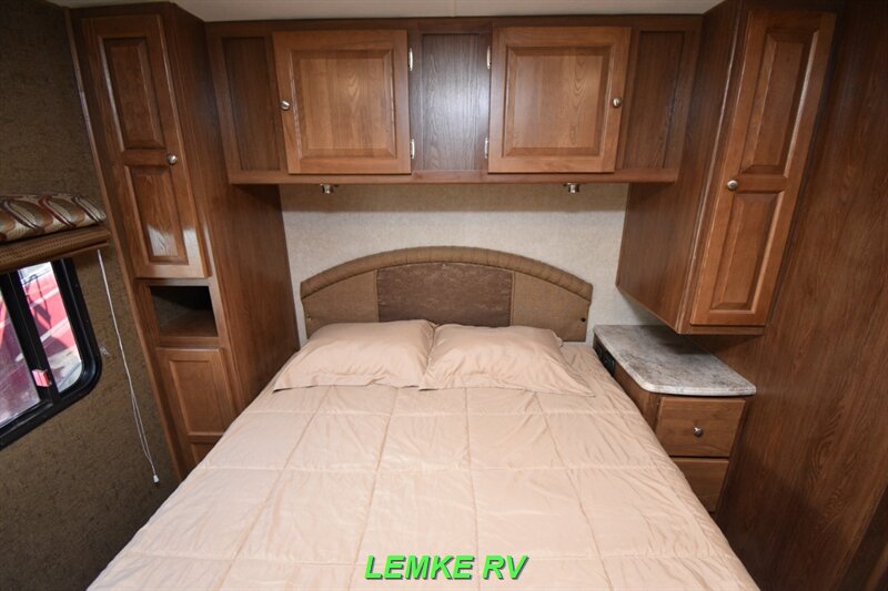 2017 Coachmen Leprechaun 310BH   - Photo 16 - Rocklin, CA 95677