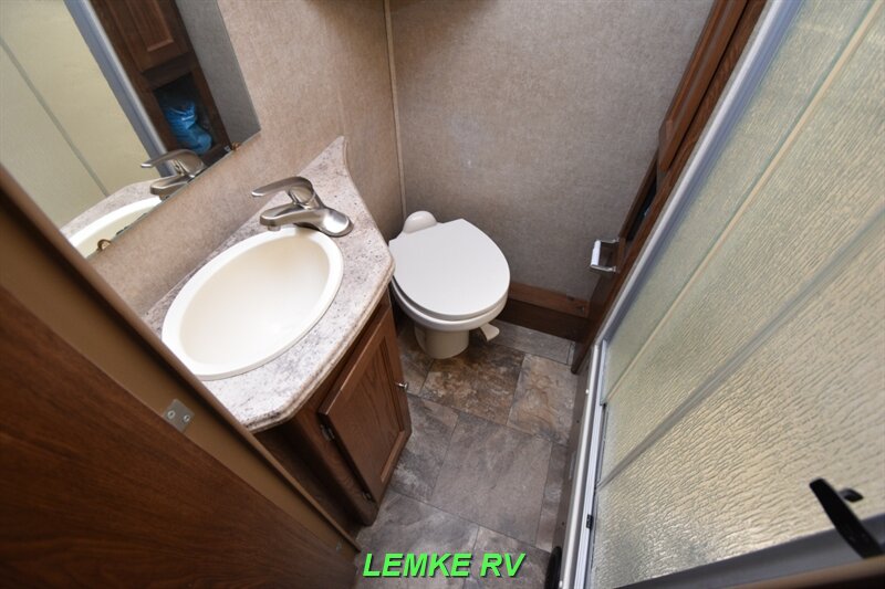 2017 Coachmen Leprechaun 310BH   - Photo 20 - Rocklin, CA 95677