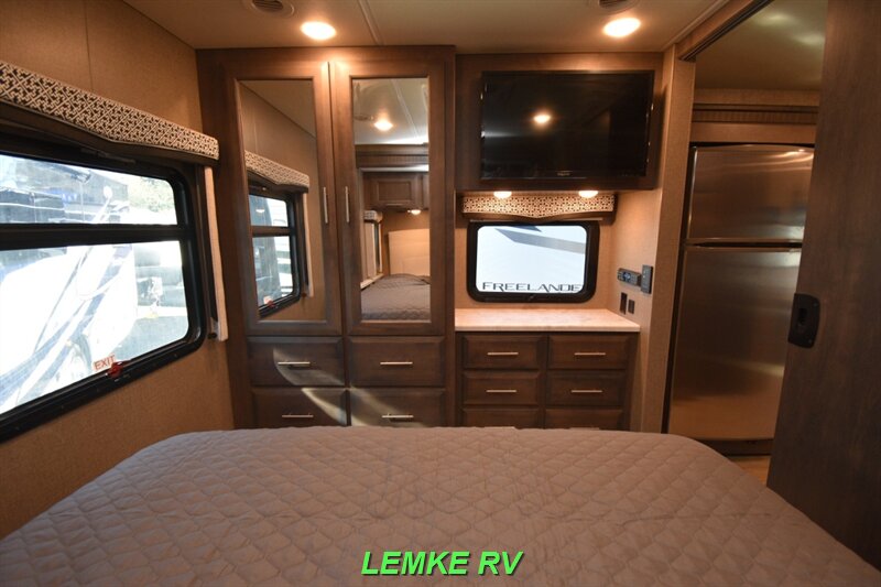 2021 Thor Magnitude XG32   - Photo 21 - Rocklin, CA 95677