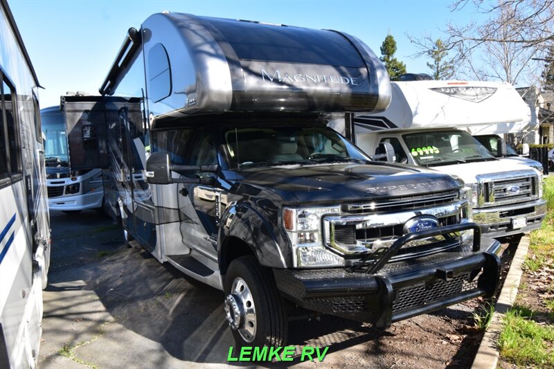 2021 Thor Magnitude XG32   - Photo 1 - Rocklin, CA 95677