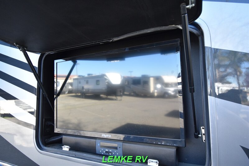 2021 Thor Magnitude XG32   - Photo 25 - Rocklin, CA 95677